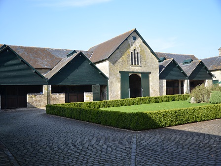 Luxury Own Horse Stay in Wiltshire